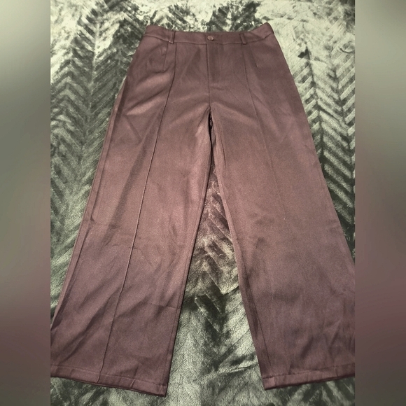 Women black pants. Size XL. Never been used. Great condition. - Picture 1 of 7